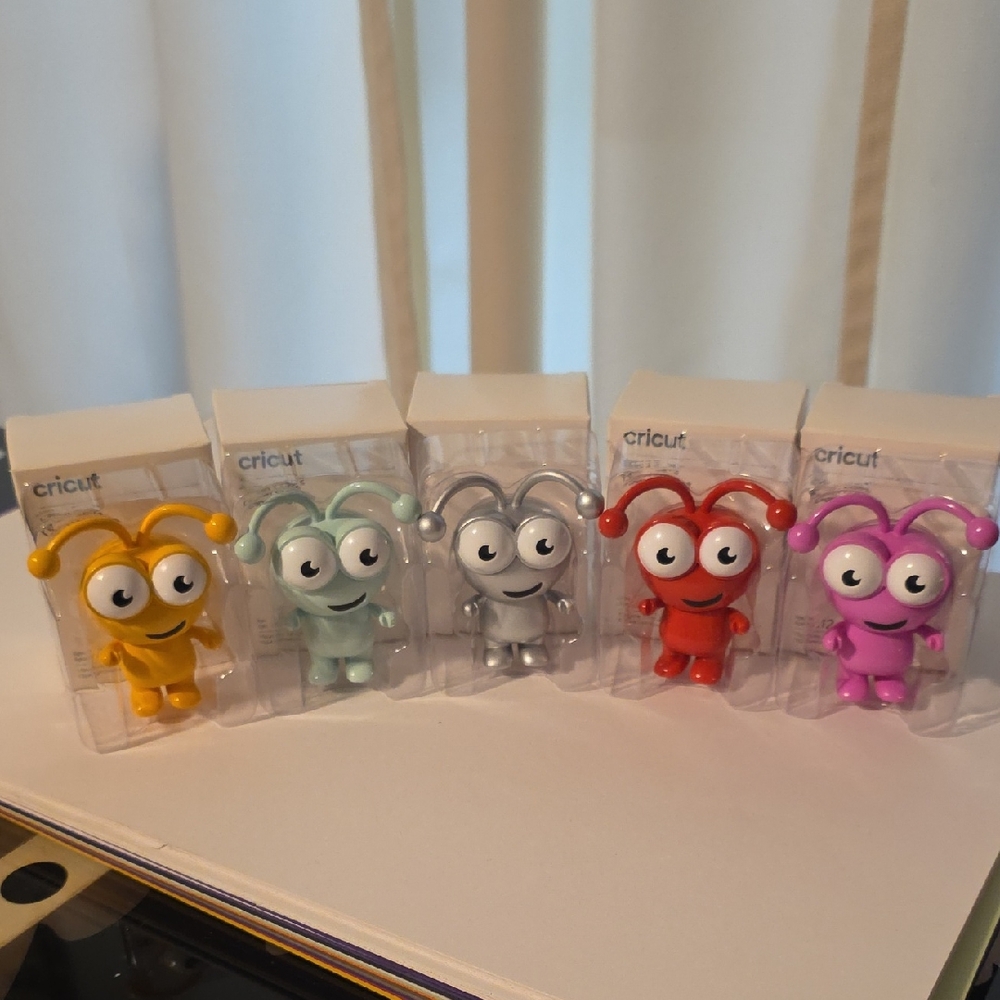 Cricut Vibrant Bug Figurine Collection